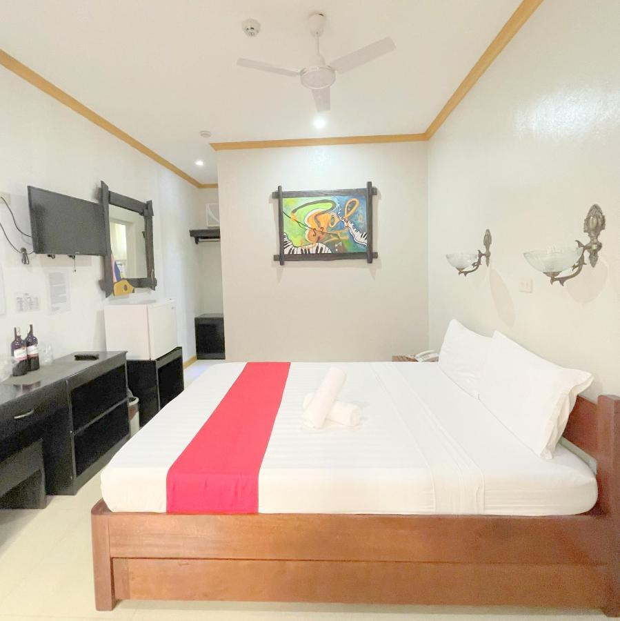 Reddoorz At New Casamila Hotel Palawan Puerto Princesa Kültér fotó