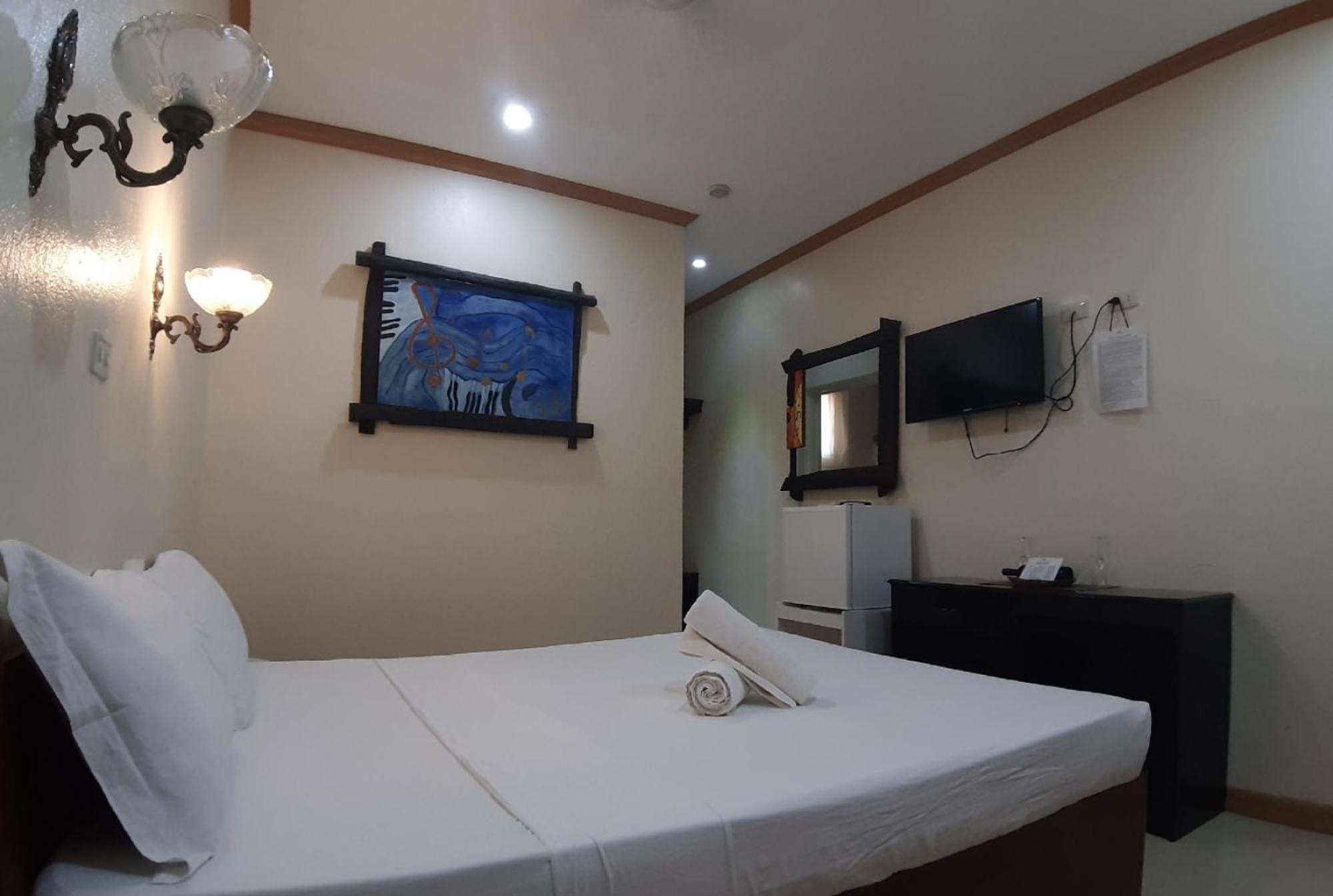 Reddoorz At New Casamila Hotel Palawan Puerto Princesa Kültér fotó