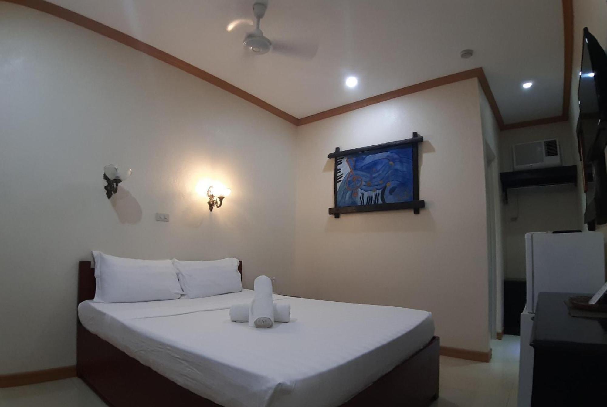 Reddoorz At New Casamila Hotel Palawan Puerto Princesa Kültér fotó